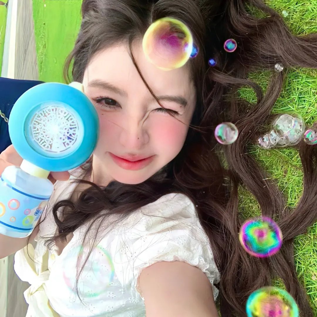 夜晚的水母不会游泳